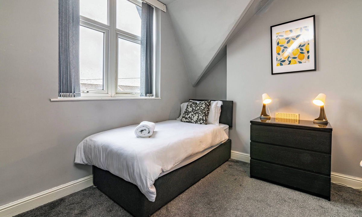 Nottingham City Centre House | Motorpoint Arena House - walking distance to Nottingham city centre - sleeps 10