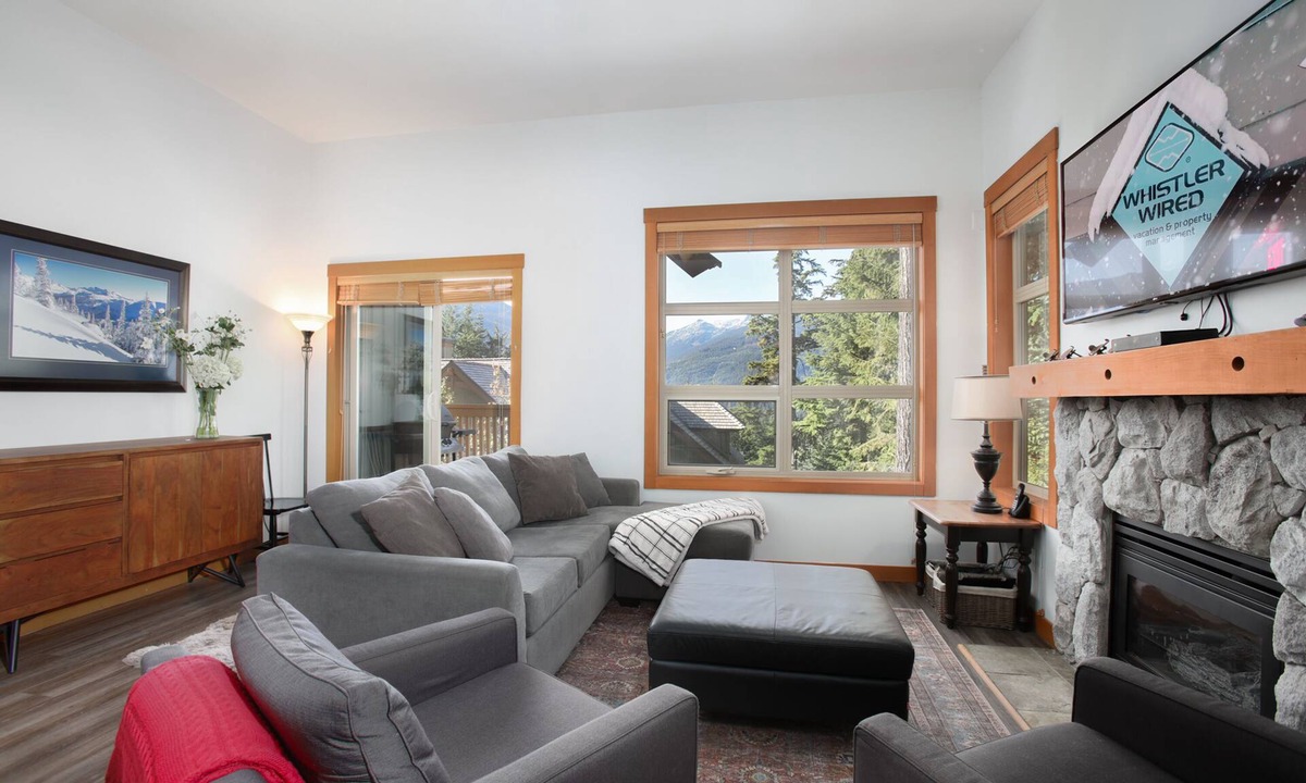 Upper Village House | Mountain Star 16 - Ski in Walk out, Private Hot Tub, Fireplace