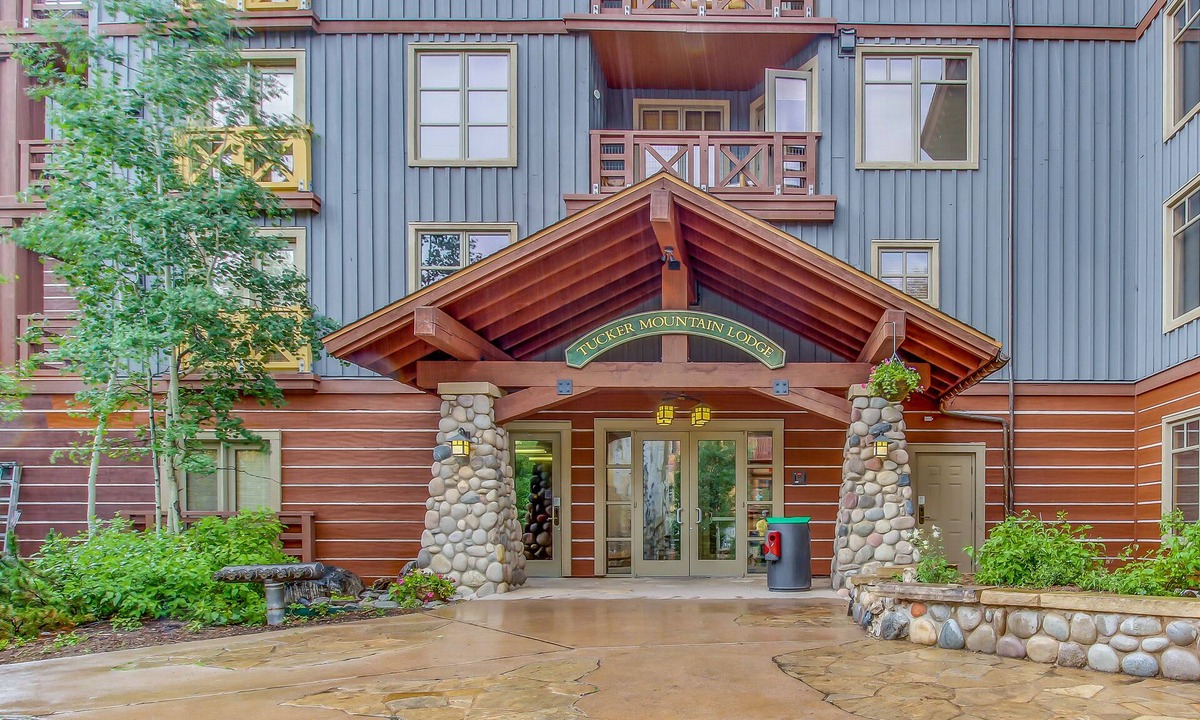 Copper Mountain Village Condo | Mountain-view condo with balcony, WiFi, W/D, fireplace, hot tub & sauna