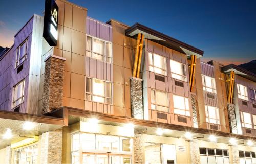 Mstar Hotel | Kitimat
