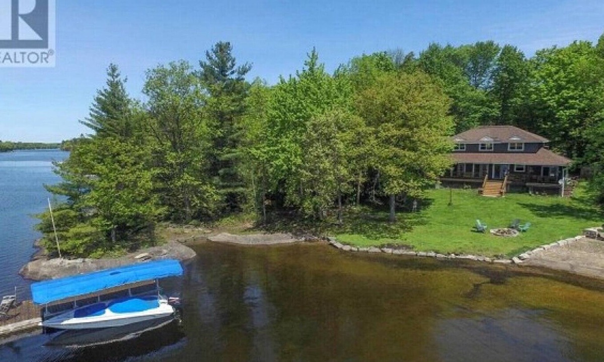 Bala House | Muskoka Cottage Rental on Moon River!