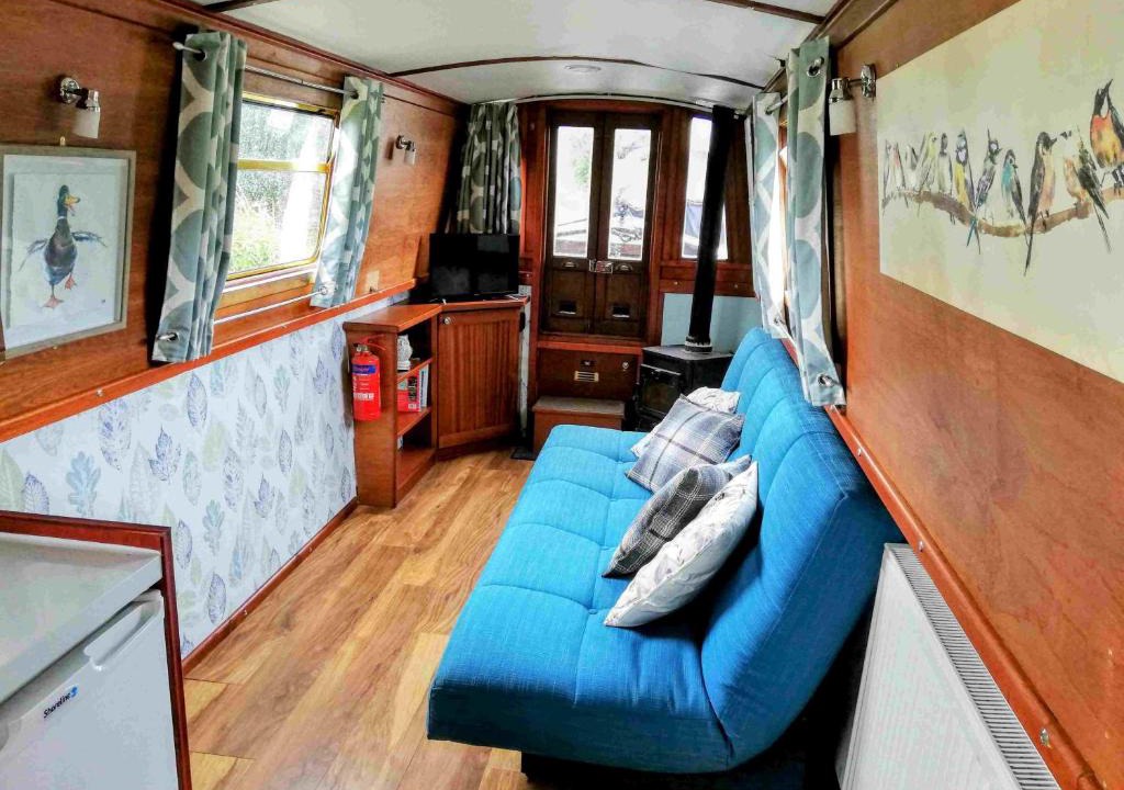 Tring Boat Rental | Narrow Escape - 50ft Boat on the Grand Union Canal, near Tring