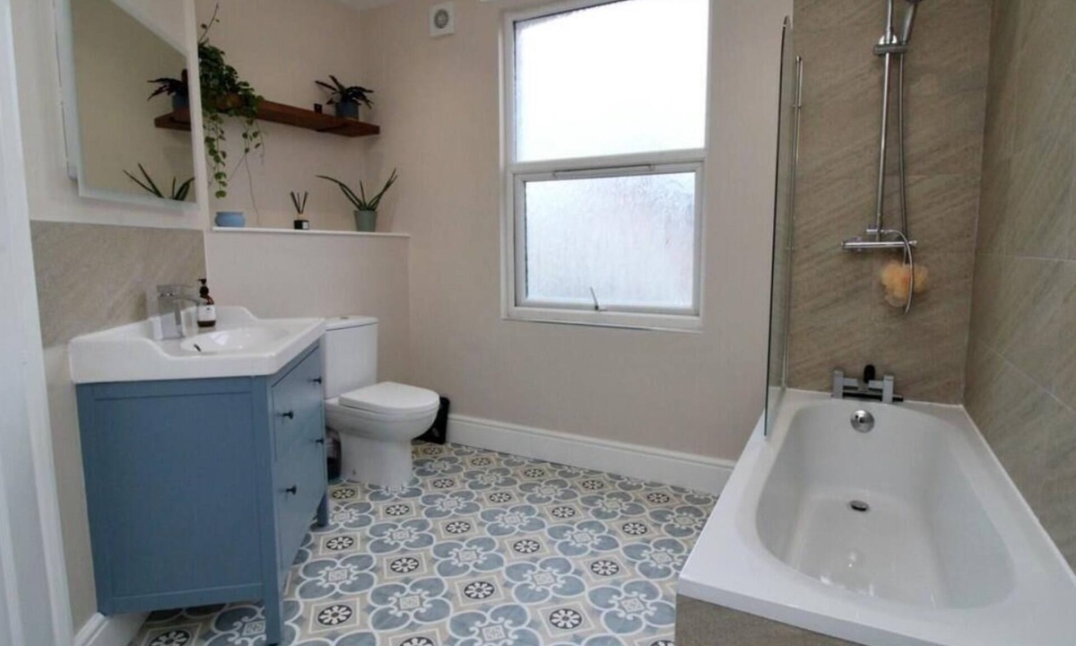 Rugby House | New Bilton House 2 bedroomed close to town centre