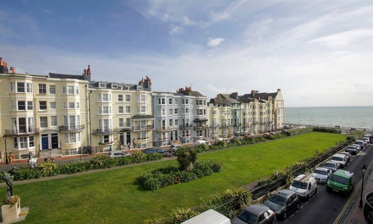 Kemptown Apartment | New Steine Apartment | by Brighton Holiday Lets
