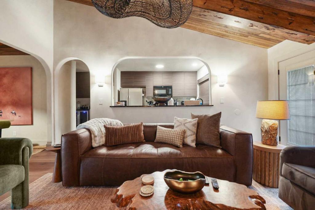 Mesa Park House | Newly Renovated North Austin Gem Yard BBQ