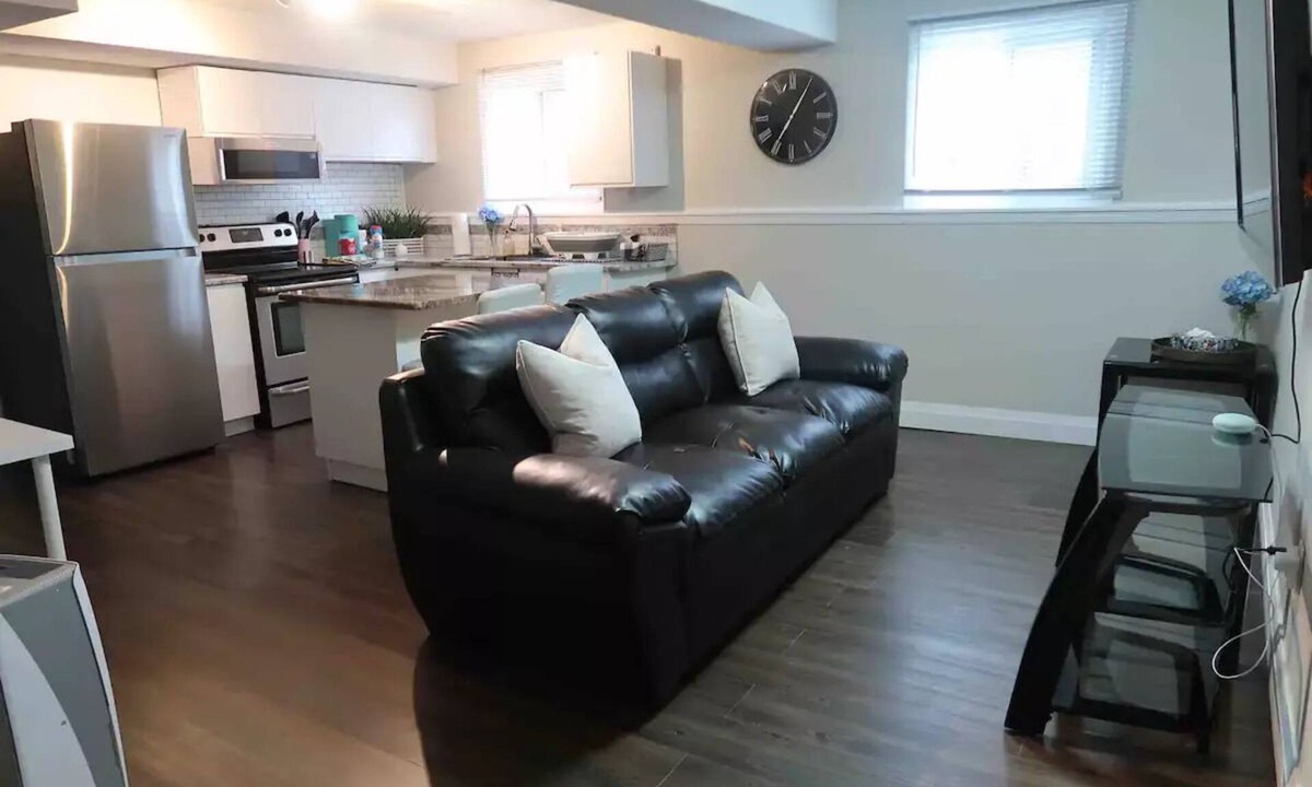 St. Catharines House | Newly Renovated Private 2 bedroom basement apt
