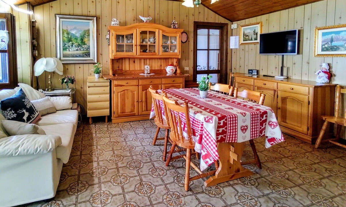 Peglio Apartment | Nice apartment for 4 guests with WIFI, TV, terrace and pets allowed