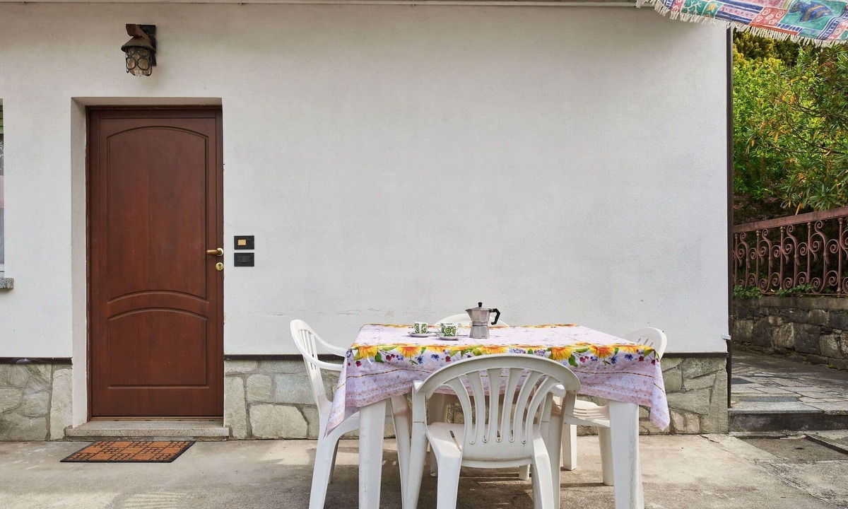 Trezzone Apartment | Nice apartment for 7 guests with WIFI, TV, terrace and pets allowed
