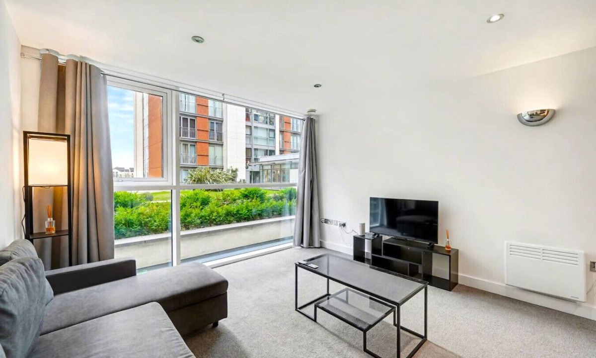 Docklands Apartment | O2 & ExCeL Modern 1-Bedroom Waterfront Flat Sleeps 4