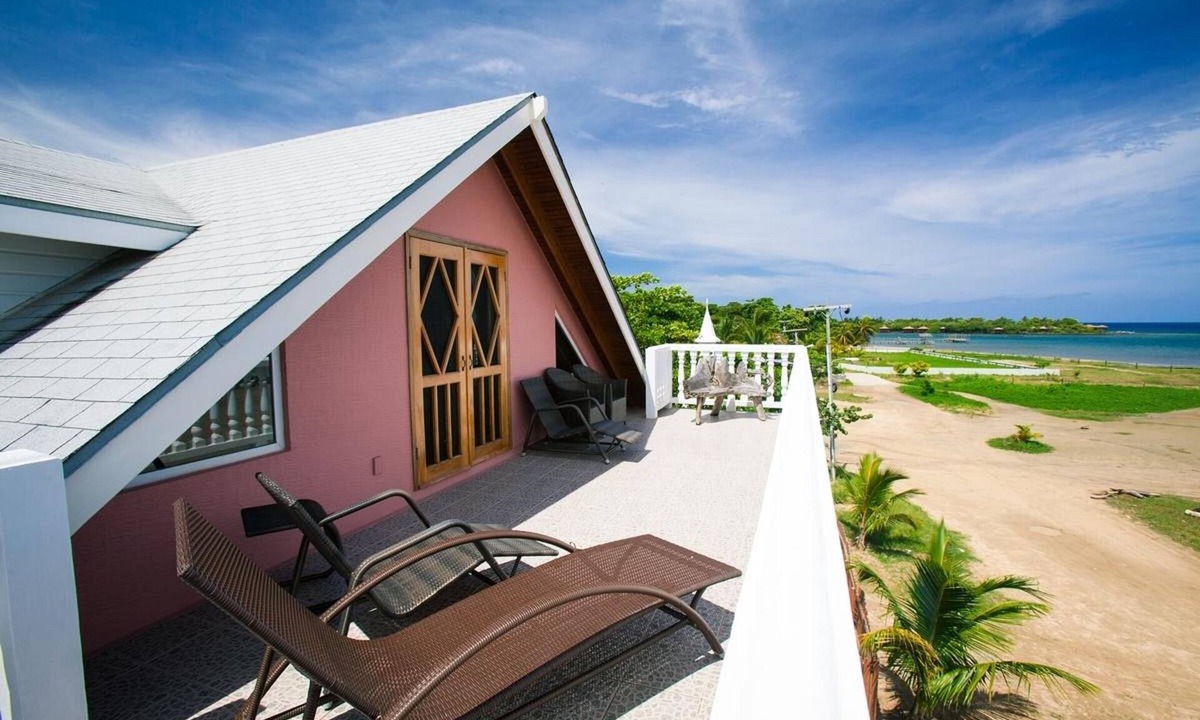 Sandy Bay House | Ocean front, 100 steps from the beach, awesome view! 5 Bed/4 Bath+King Bed Loft