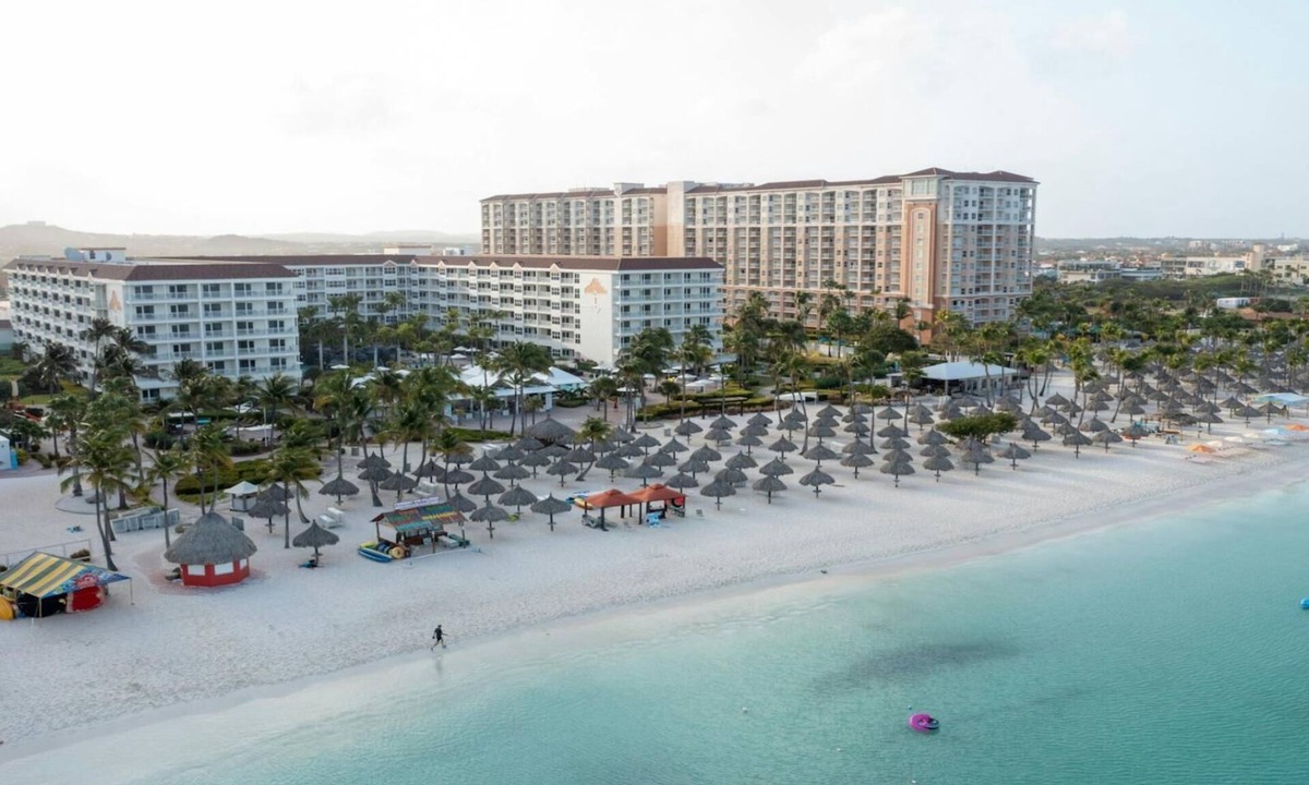 Arashi Resort | Ocean-Side Studio at Marriott’s Aruba Surf Club – Beachfront Relaxation & Resort