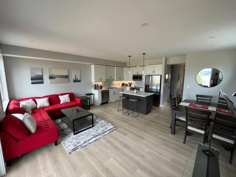 Campbell River House | Ocean View Oasis