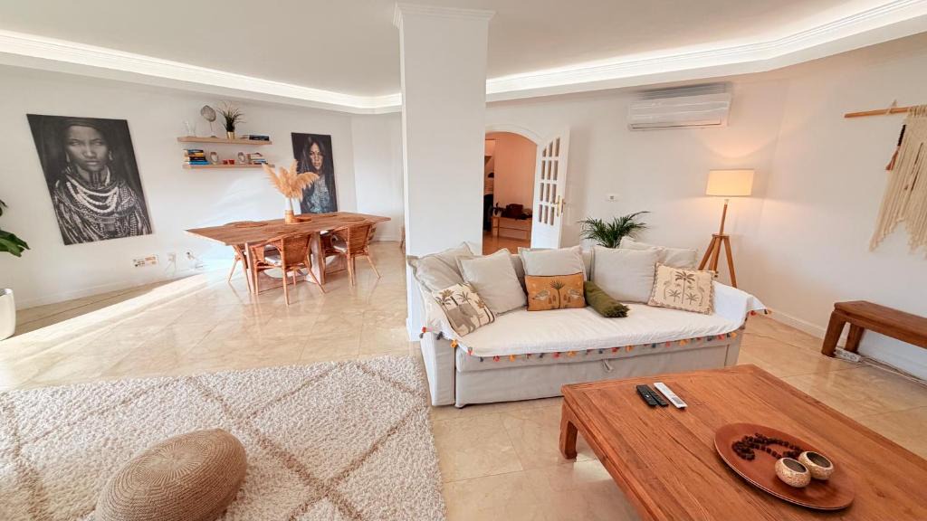 Cascais Apartment | Oceanfront 2 bedrooms apartment with swimming pool & garage