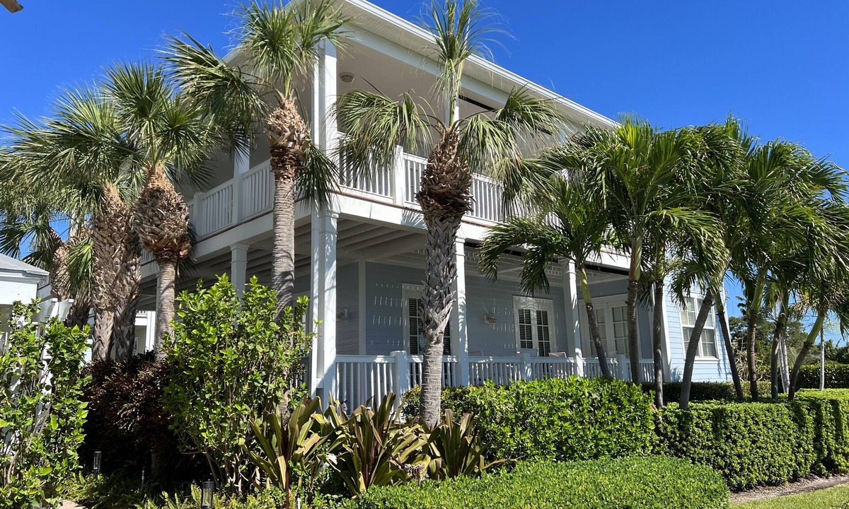 Islamorada House | Oceanfront 4BR Retreat w/Private 31' Boat Slip, Pool & Beach, gourmet kitchen