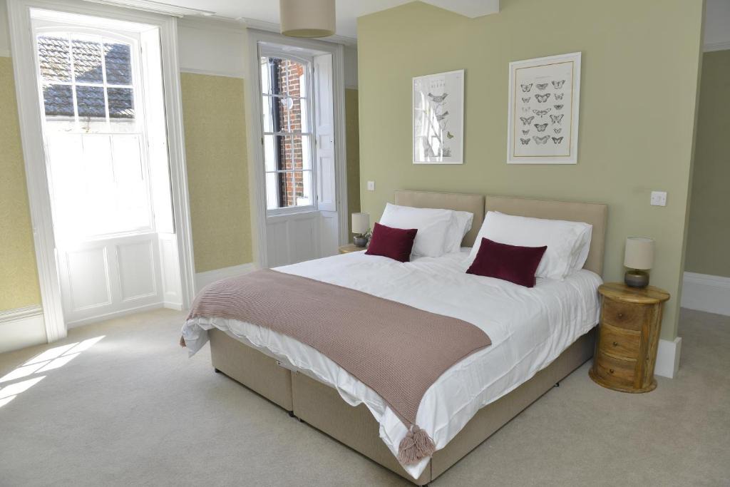 St Ives Apartment | Old Green Chambers spacious town centre apartment with free parking!