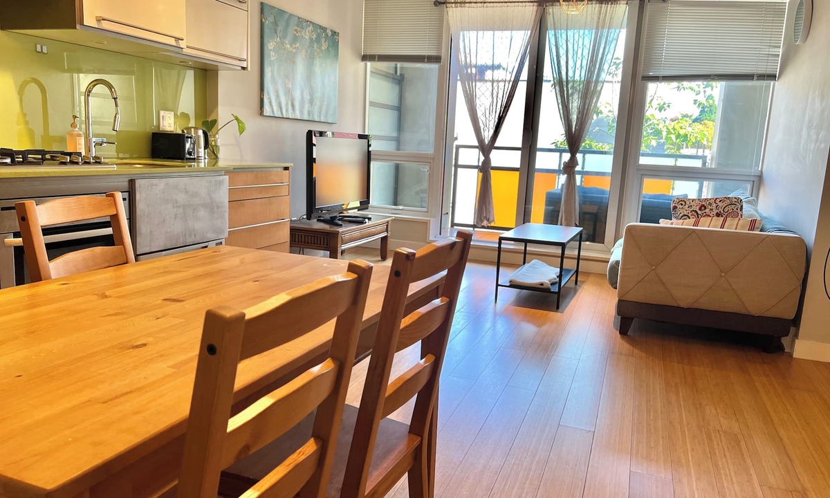 Strathcona Apartment | One Bed Apartment in Downtown Vancouver: Modern Comfort Meets City Vibes!