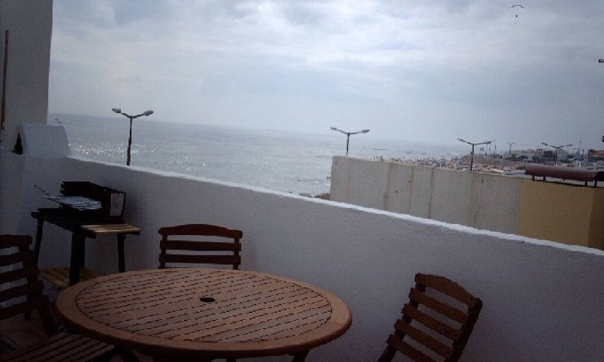 Buarcos Apartment | One-bedroom accommodation with a terrace overlooking the sea