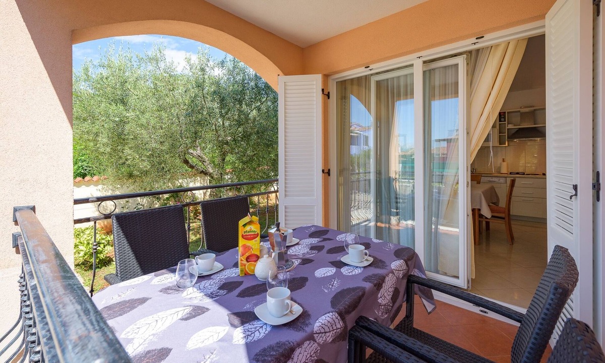 Basanija Apartment | One bedroom apartment with a swimming pool Bašanija (Umag) (A-3402-a)