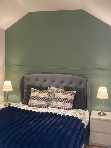 Whittington Apartment | One-Bedroom With Private Entrance
