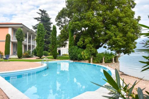 Porto Ceresio Apartment | Panorama Apartment am See mit Pool & Parkplatz - Nr 123