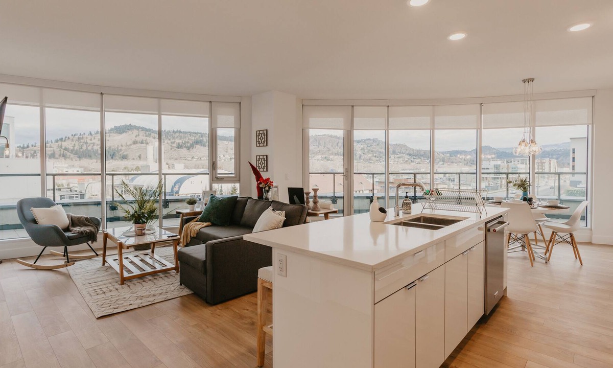 Cultural District Apartment | Panoramic Knox Mtn View - 50% Monthly Stays - Close to KGH & UBCO