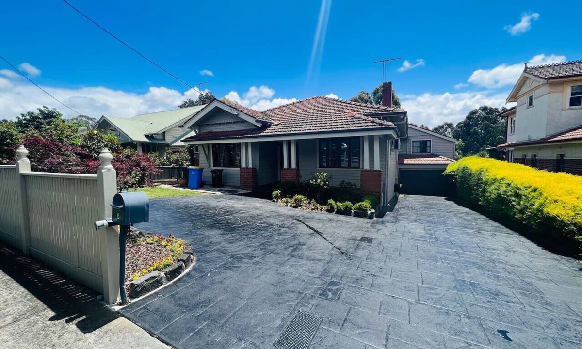 Kew House | Panoramic Tree view Melbourne city with Mini Golf