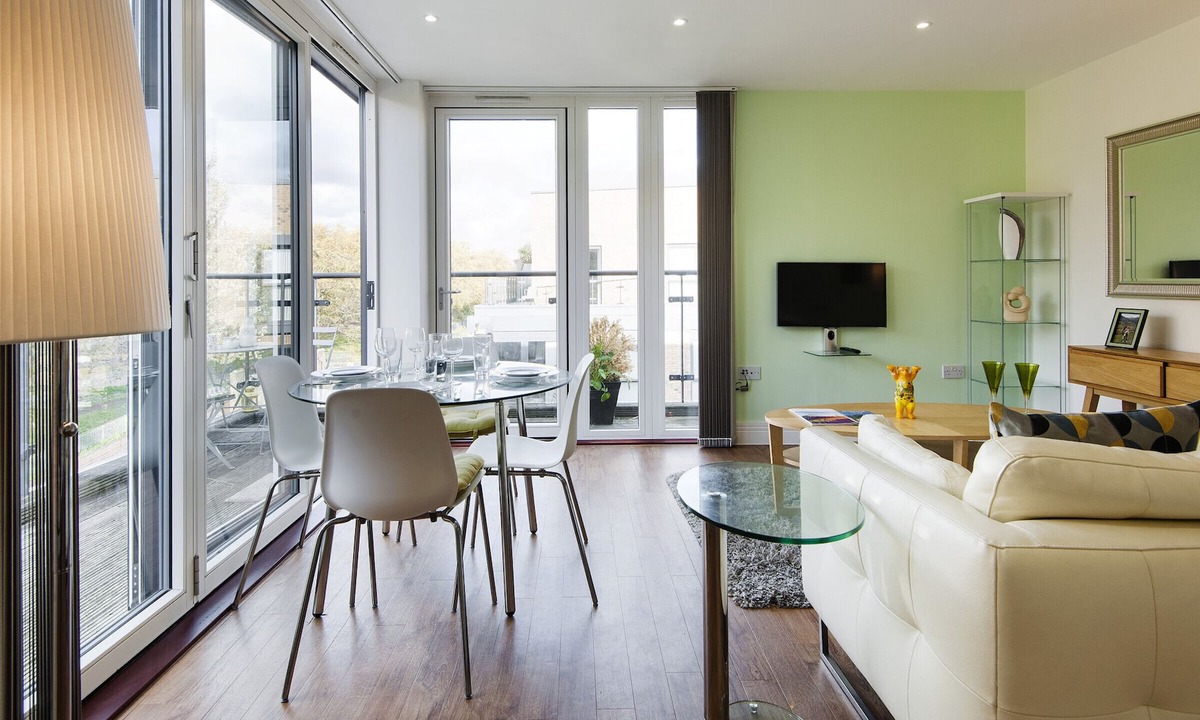 Bow West Apartment | Panoramic Victoria Park Home close to Stratford by UnderTheDoormat