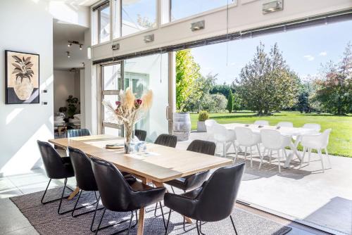 Martinborough House | Paradise on Campbell