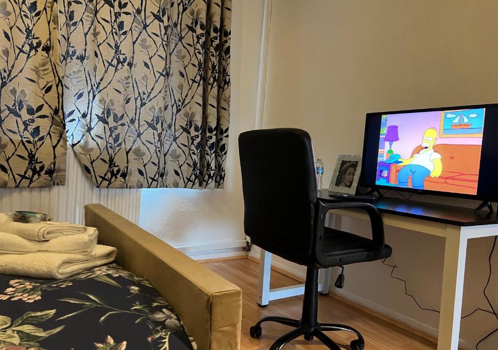 Northolt Mandeville Apartment | Park View Serviced Apartment - Next to Northolt Tube Station - Near Central London & Wembley