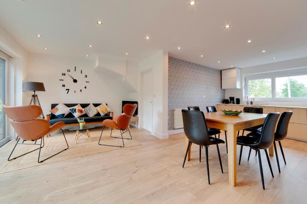 Trumpington House | Pass the Keys 49 Byron Square Modern and Spacious 3 Bed Home with Free Parking
