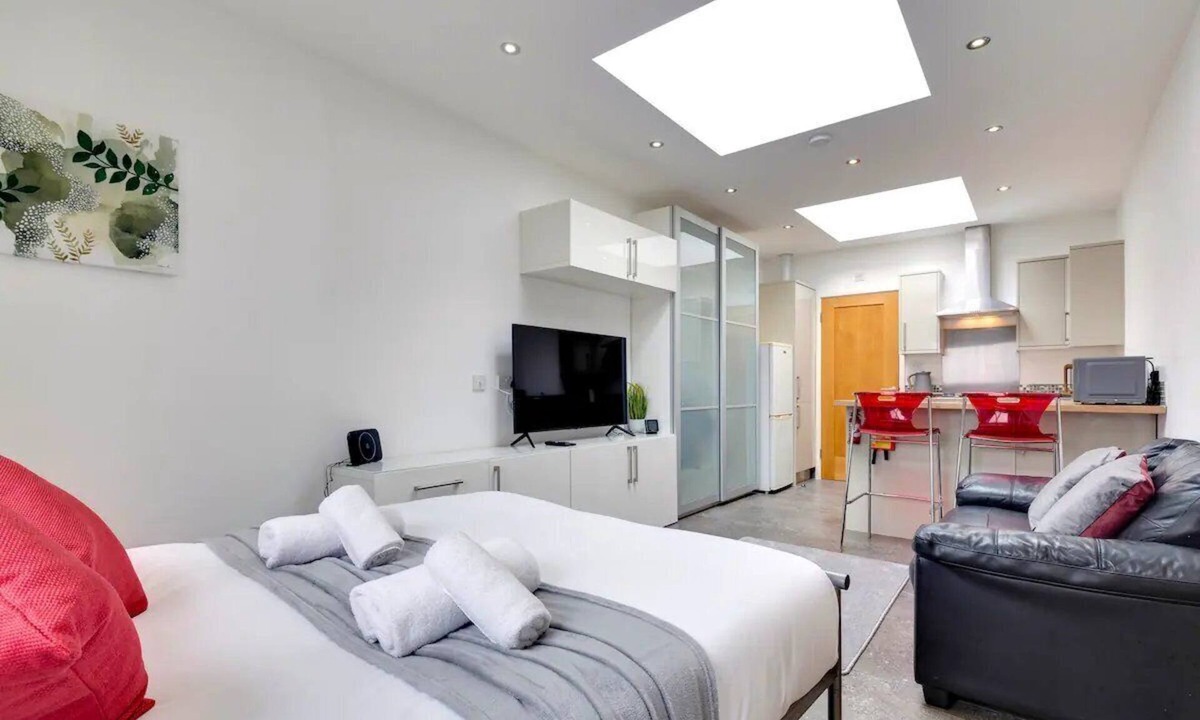 Mill Road House | Pass the Keys | Central & Modern Cabin on Mill Road