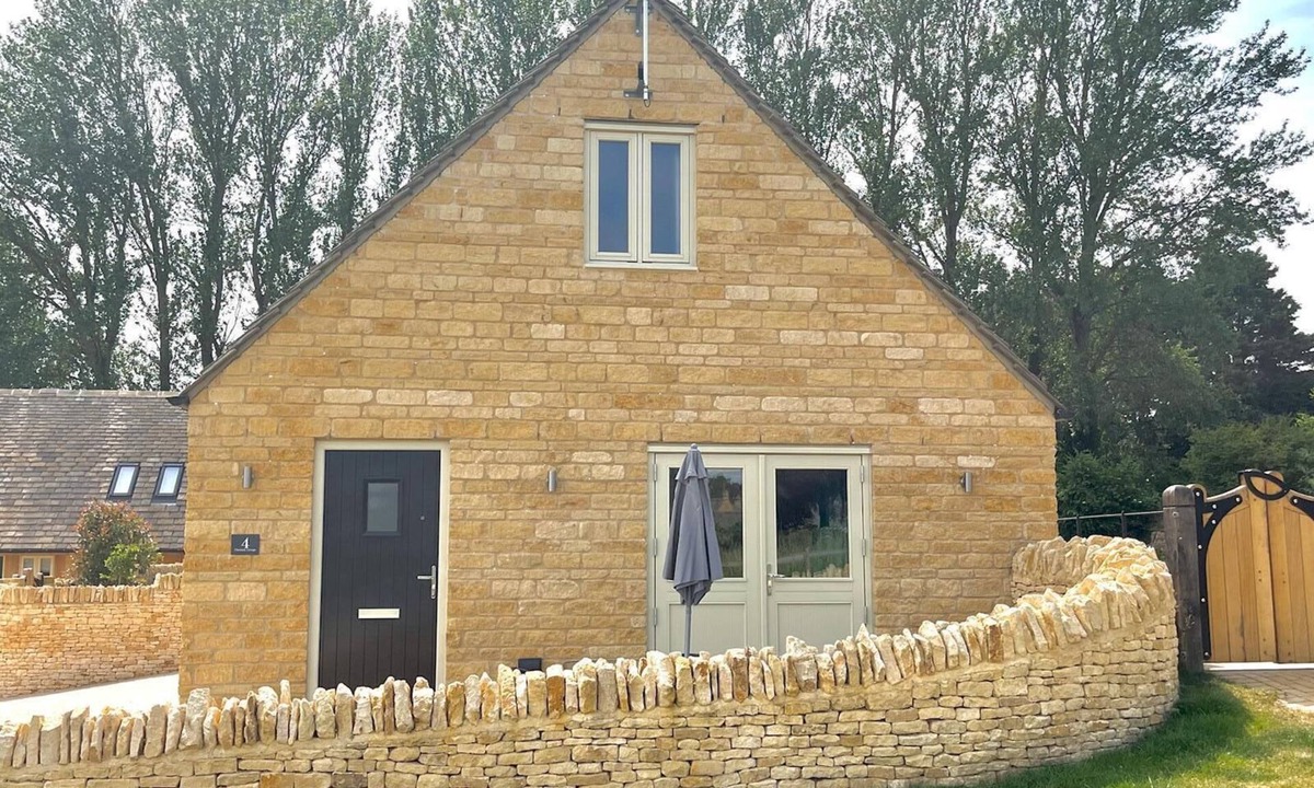 Ebrington House | Pass the Keys | Chestnut Cottage | parking | stunning views
