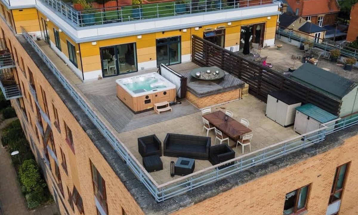 Cambridge Condo | Penthouse with Private Hot Tub | Cambridge Station
