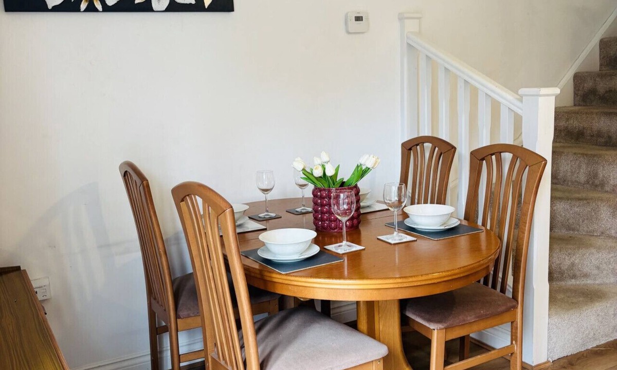 Sutton-in-Ashfield House | Penuel 3-bedroom house in Central Sutton-in-Ashfield