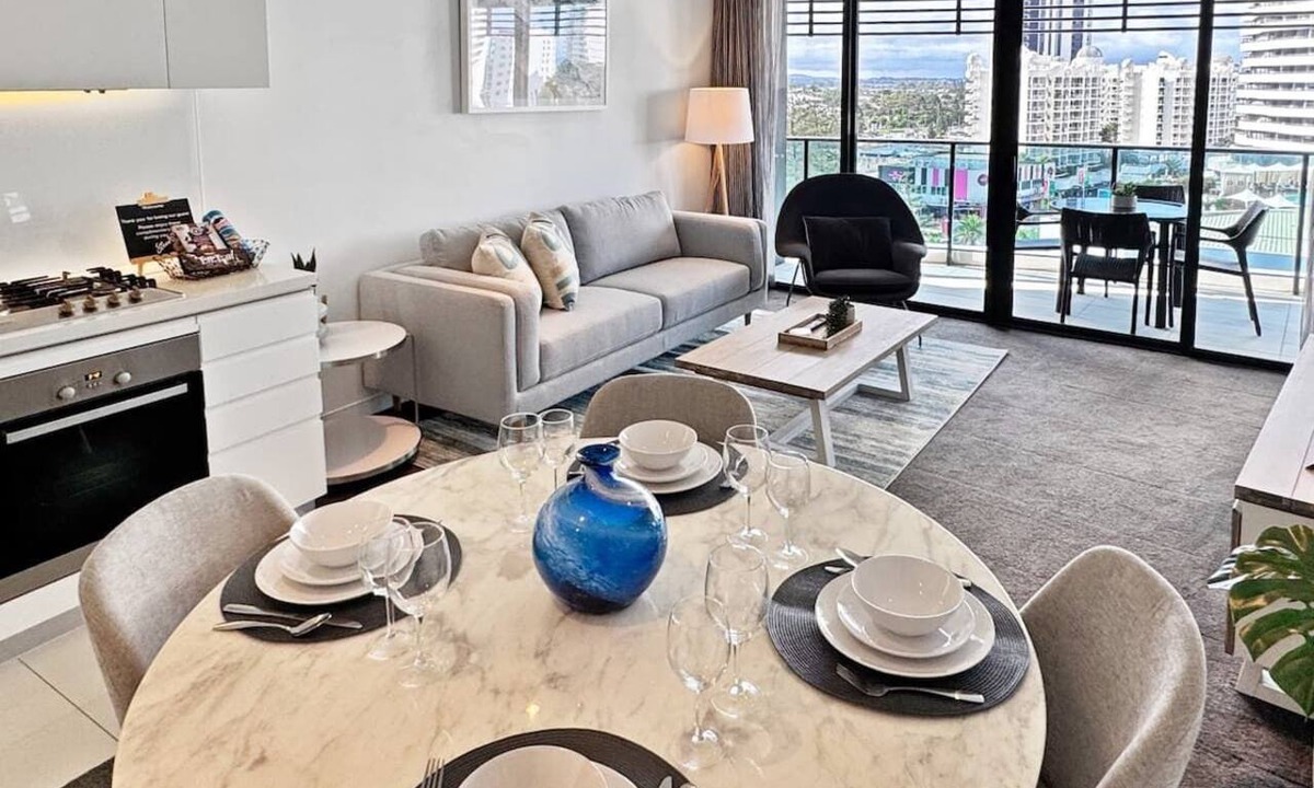 Broadbeach Apartment | Perfect beach pad Oracle Tower 2 Lvl 8 Parking