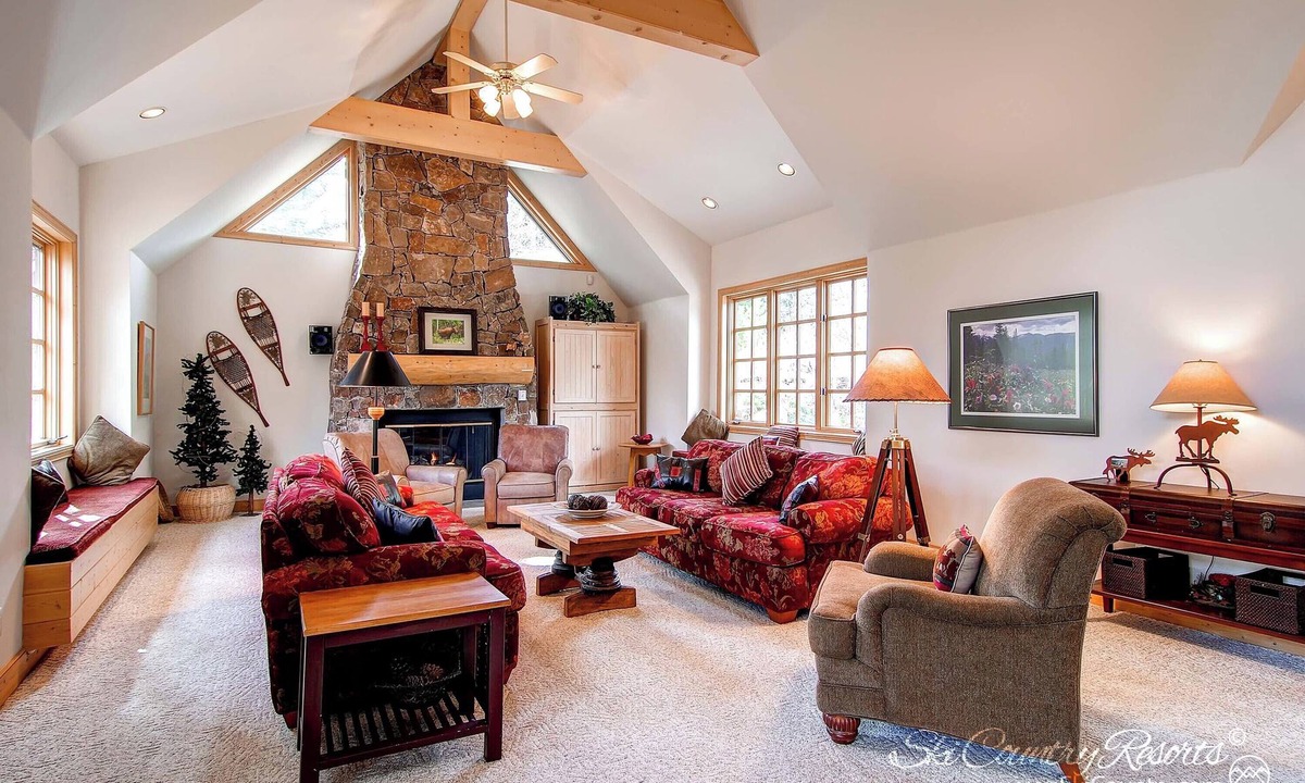Four O'Clock House | Perfect Holiday Home! Ski In/Out, Private Hot Tub. Exquisite Mountain Chalet
