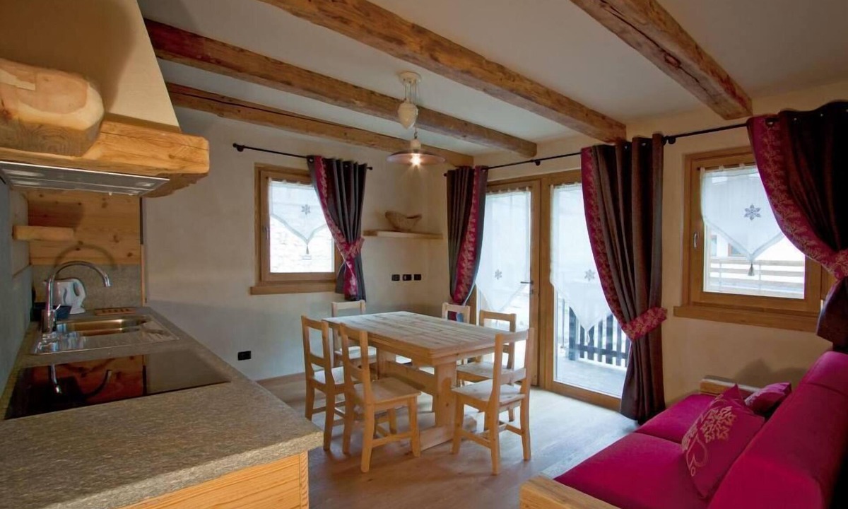 Valtellina Apartment | Piatta: Delightful, cosy Chalet with extensive garden