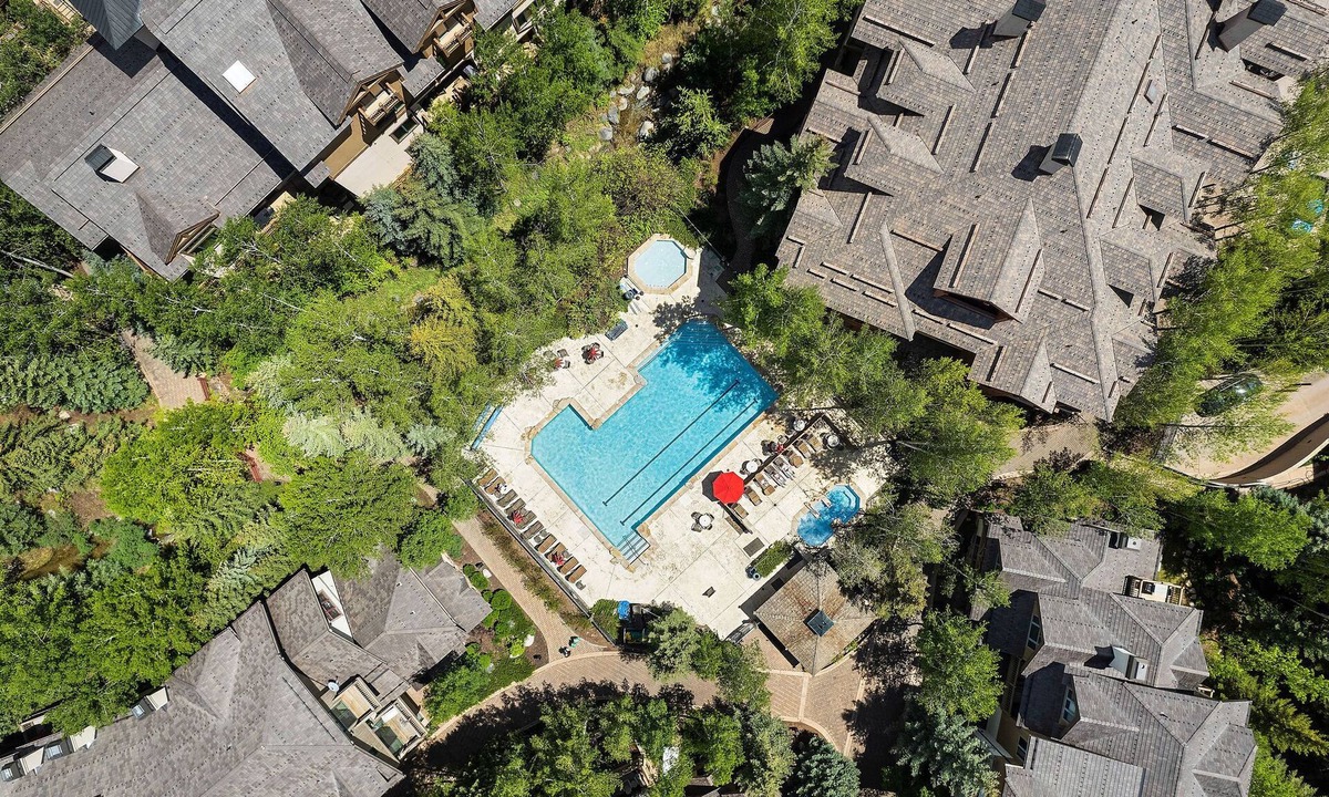 Edwards Condo | Pinecone Lodge - walk to ski lift, hot tub, modern, fireplace