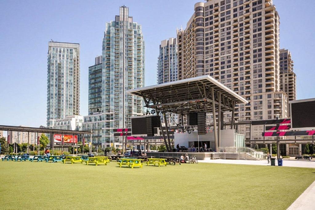 Downtown Mississauga Apartment | PlanURstay