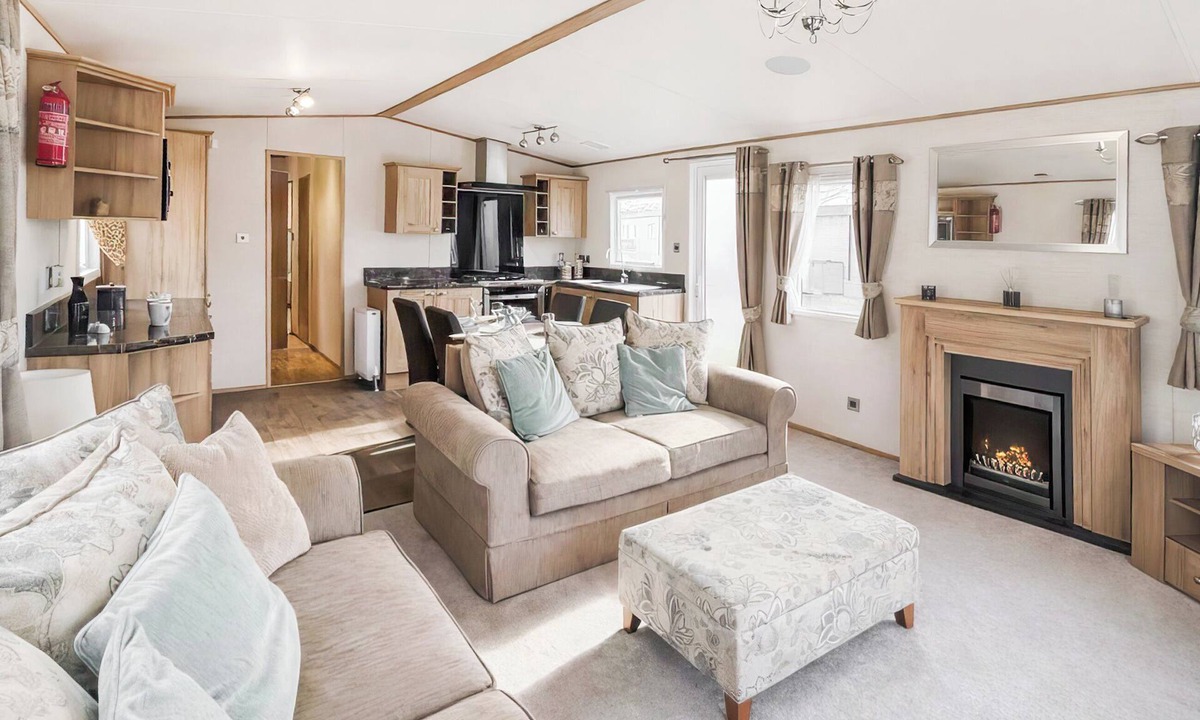 Sandown Cottage | Platinum Collection - 3 - UK51704