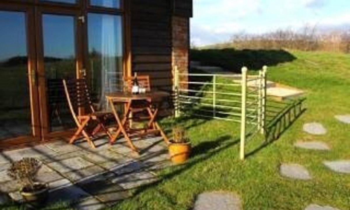 Newport House | Poachers Hut 1-bed Cottage, Sleeps 2, Pet Friendly