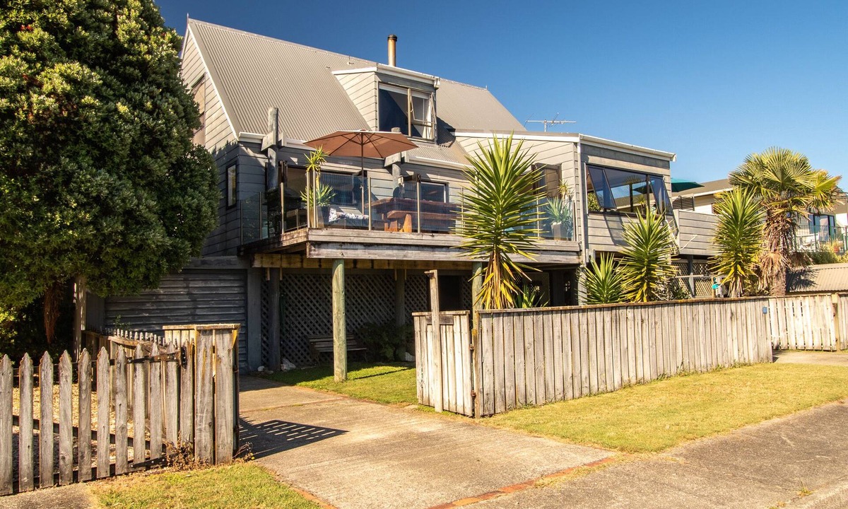 Clifton House | Pohara Beach Escape - Pohara Beach Holiday Home