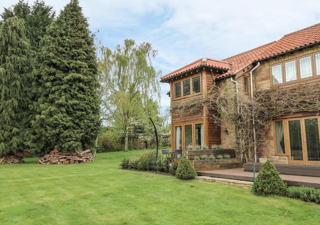 Cuckney House | Pond View
