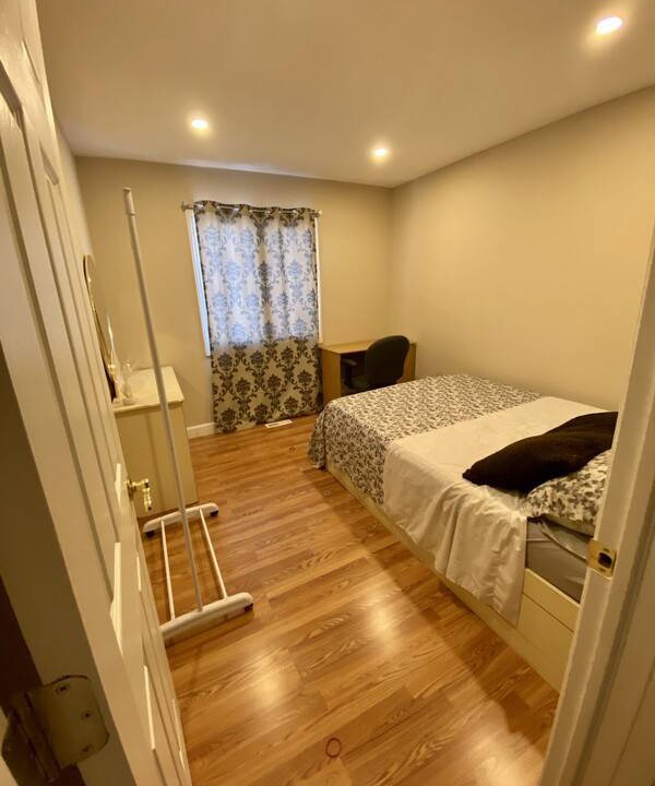 Keelesdale - Eglinton West Resort | Private room ∙ 2 guests