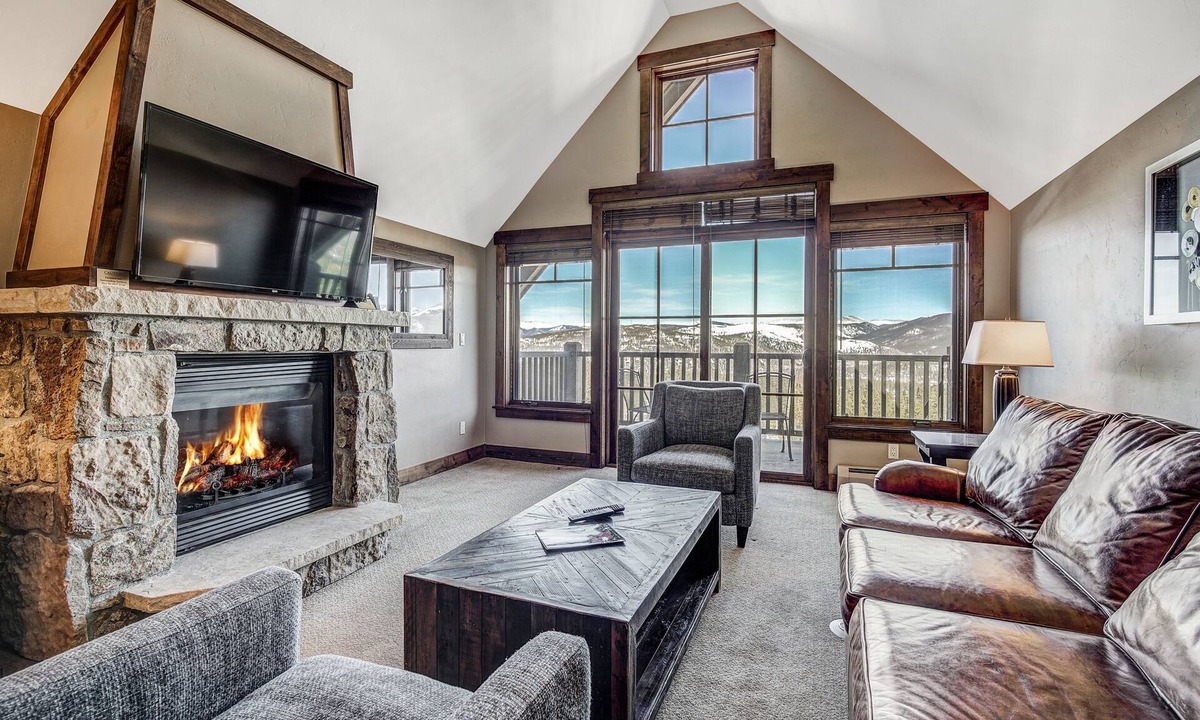 Breckenridge Condo | Premier 2Br Condo at the Base of Peak 7 by RedAwning