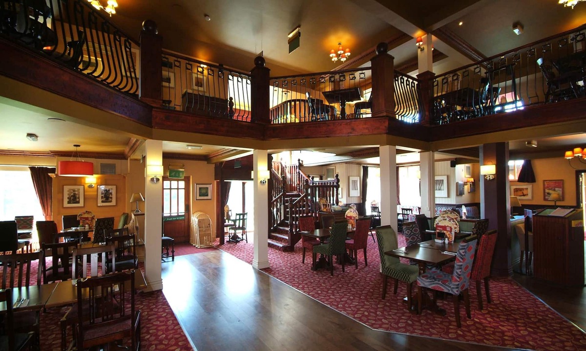 Crays Hill Hotel | Premier Inn Basildon - Festival Park