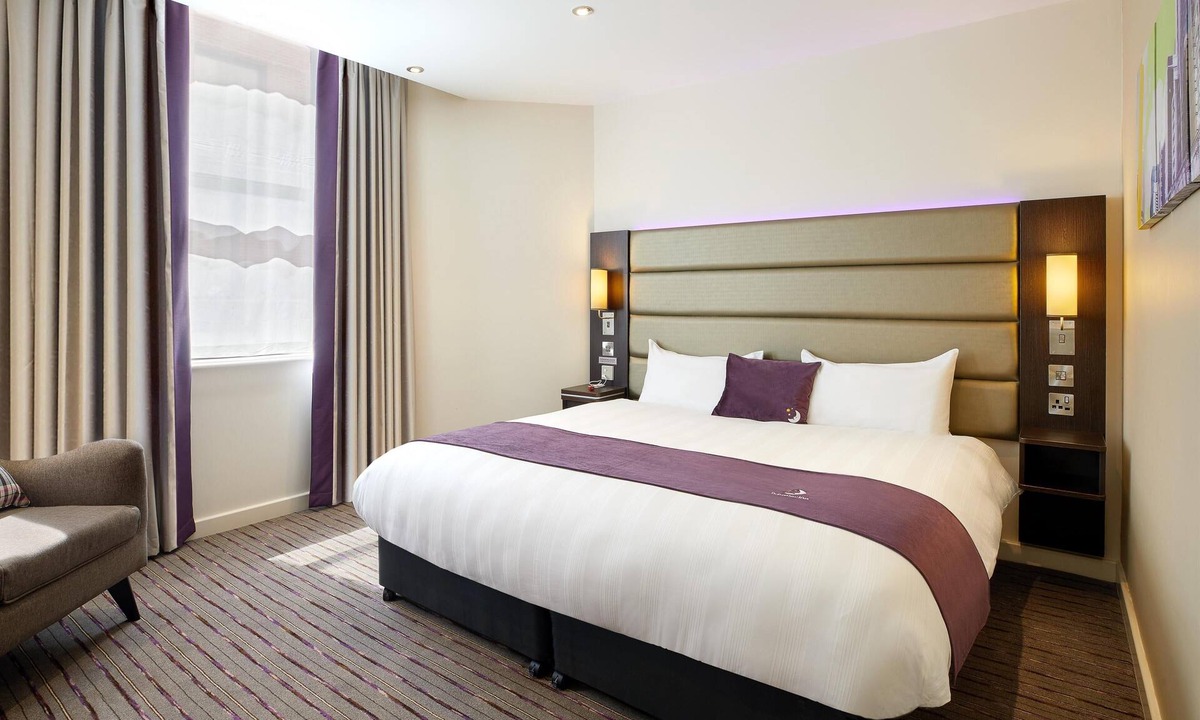 Northampton Hotel | Premier Inn Northampton South - Wootton