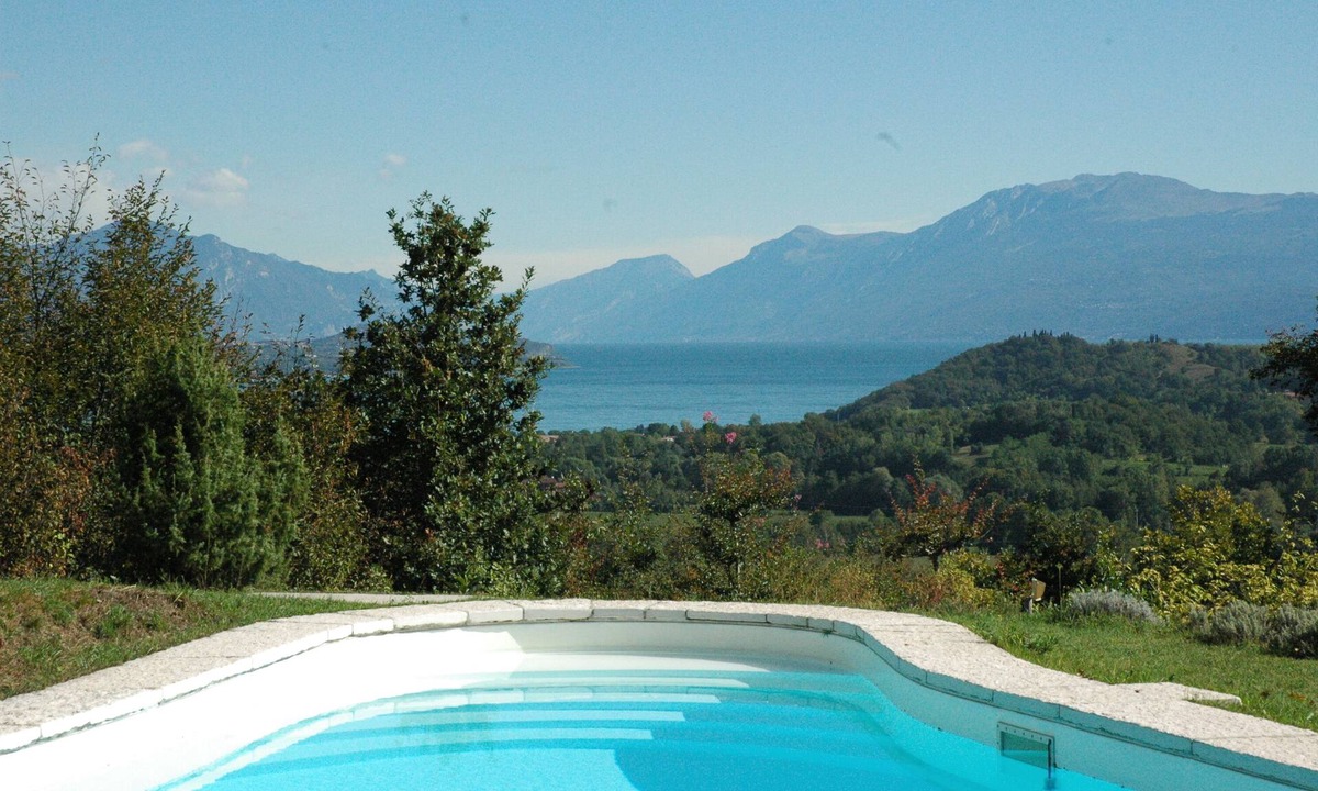 Lonato del Garda Villa | Private Apartment In Villa With Pool,over looking Lake Garda, pet friendly