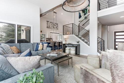 Edwards House | Private Hot Tub, Game Room, Air Conditioning, Beautifully Remodeled Luxury Arrowhead Home