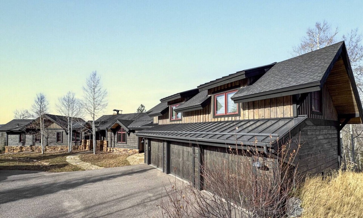 Edwards House | Private Luxury Lodge with Hot Tub & Epic Views near Beaver Creek & Vail